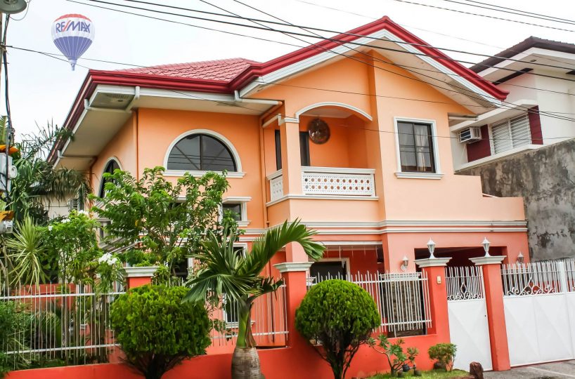 Beautiful House & Lot for Sale in Molo | RE/MAX Advantage