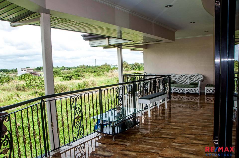 With Pool House and Lot for Sale in Metropolis Subdivision, Jaro
