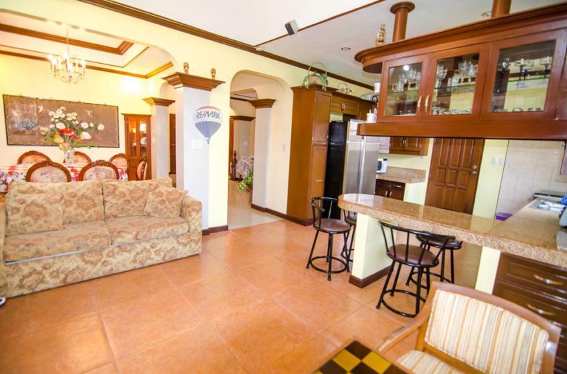 Beautiful House and Lot for Sale in Villa 7
