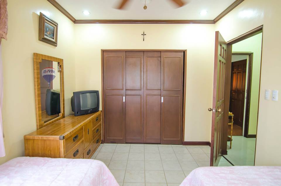 Beautiful House and Lot for Sale in Villa 8