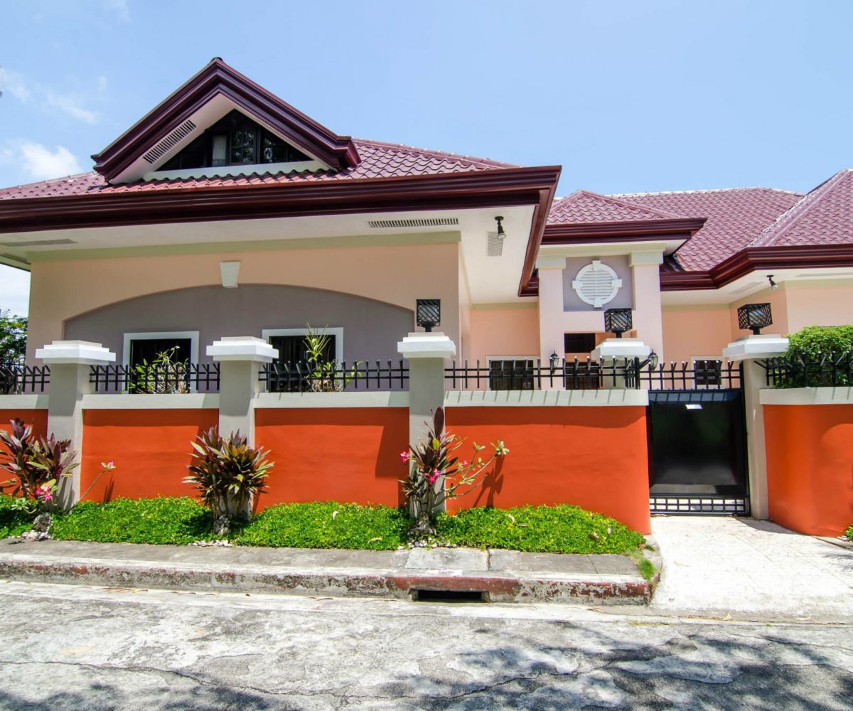Beautiful House and Lot for Sale in Villa 13