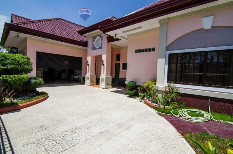 Beautiful House and Lot for Sale in Villa 17