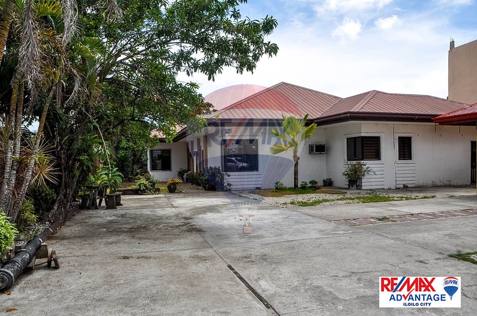 Iloilo City Sprawling House and Lot for Sale at Jaro