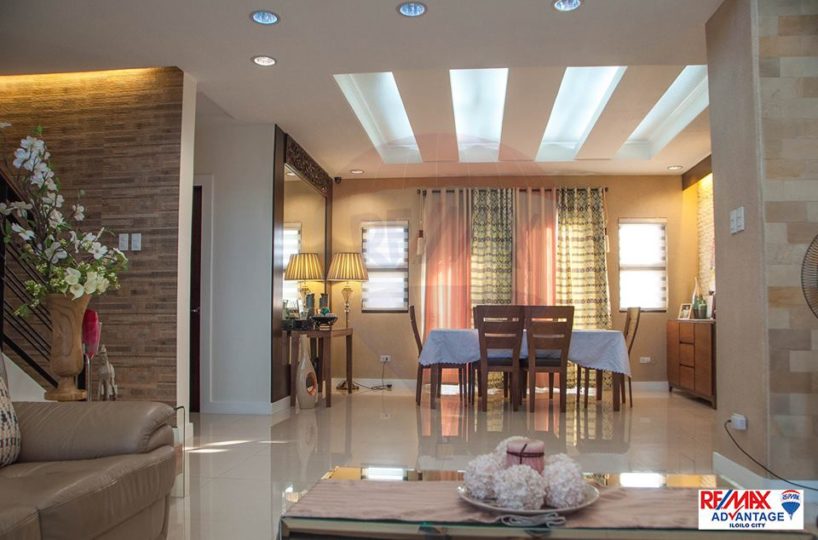 Six bedroom for sale in gated subdivision at Lapaz Iloilo