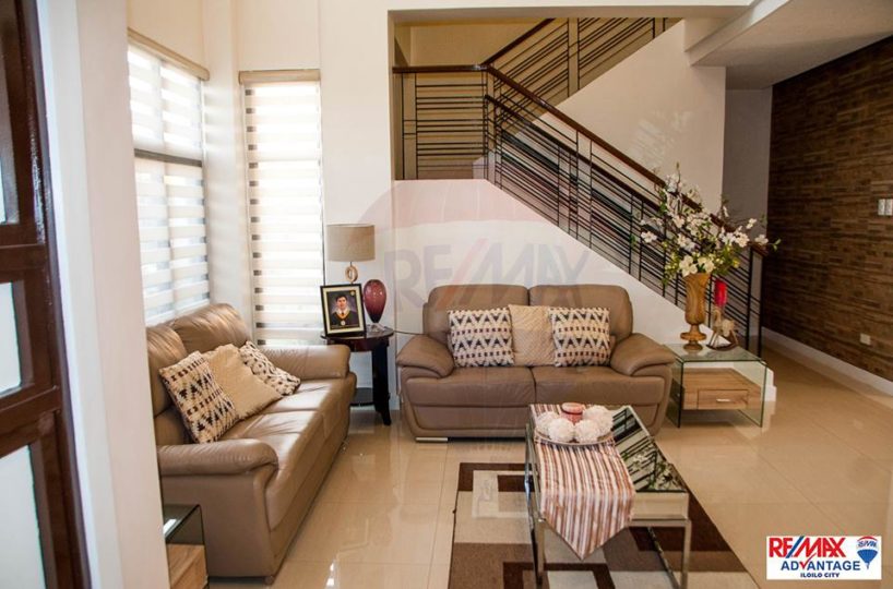 Lapaz Six bedroom for sale in gated subdivision at Iloilo