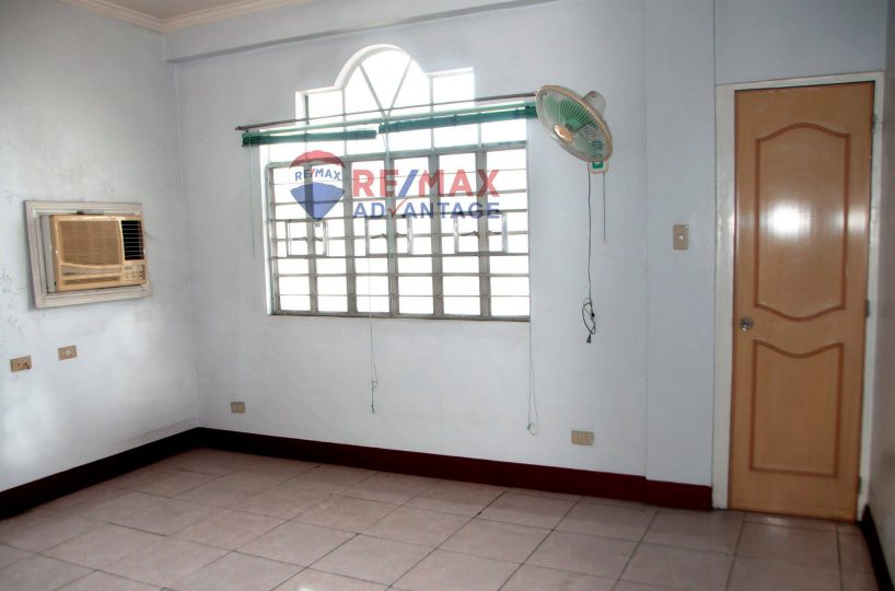 Villa Arevalo house and lot with bath for sale