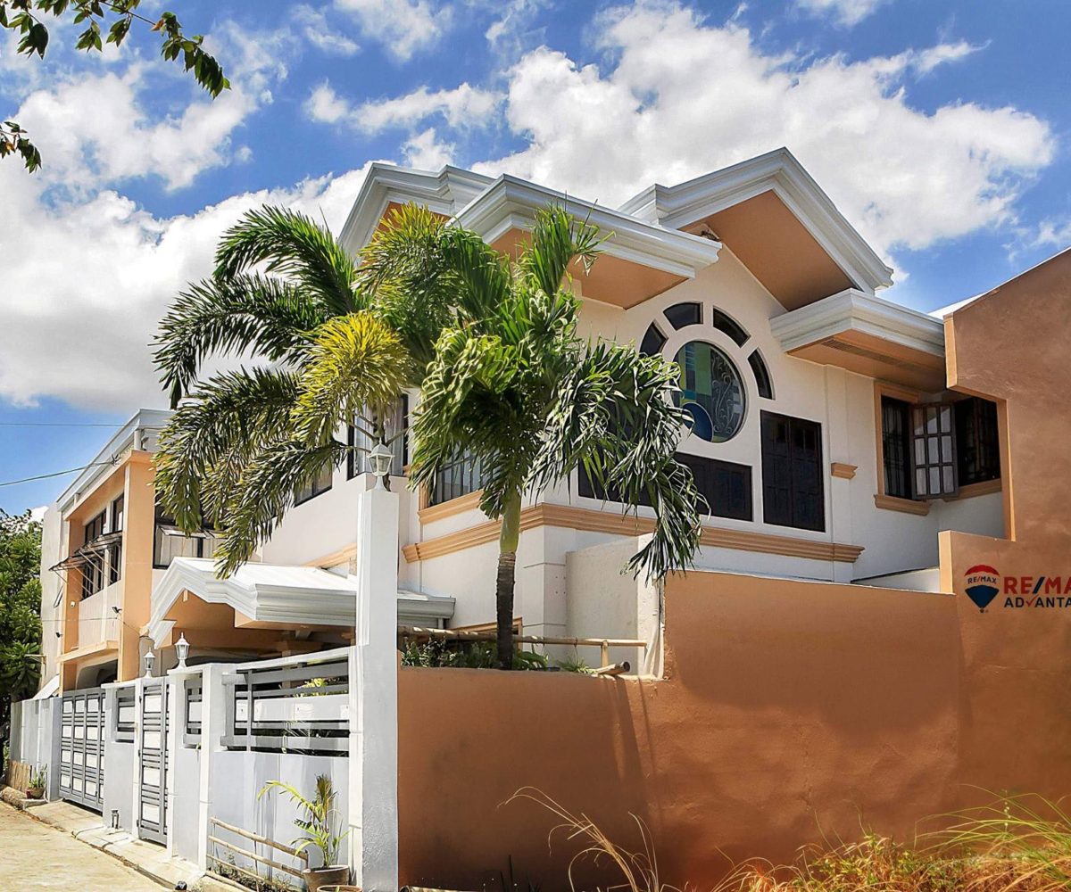 Unique House & Lot for Sale in Mandurriao with an Elevator (9)