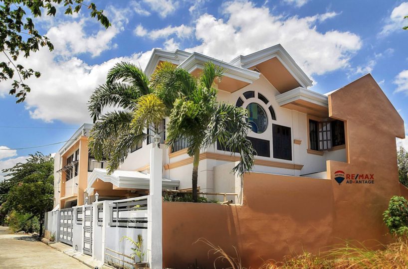 Unique House & Lot for Sale in Mandurriao with an Elevator (9)