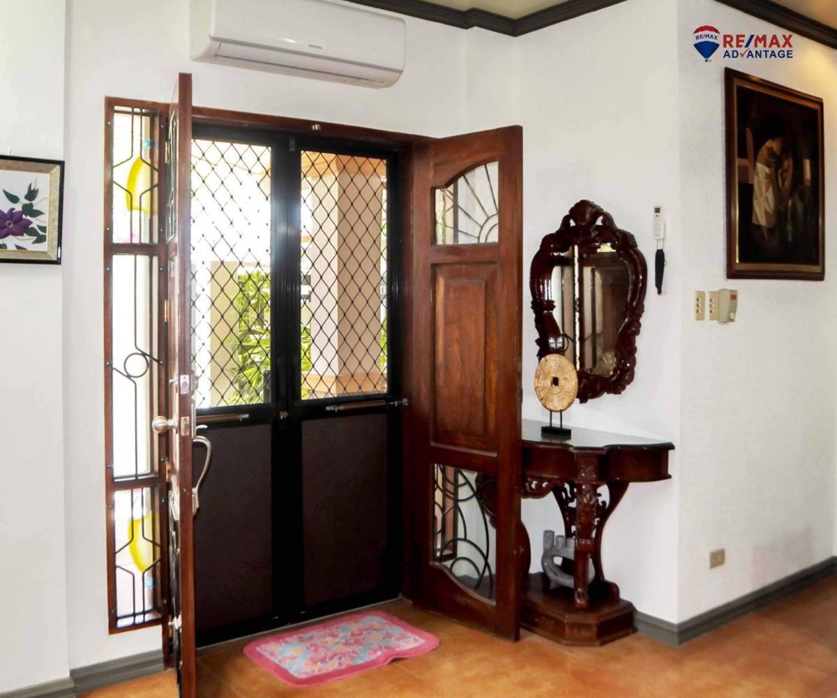 Unique House & Lot for Sale in Mandurriao with an Elevator (4)